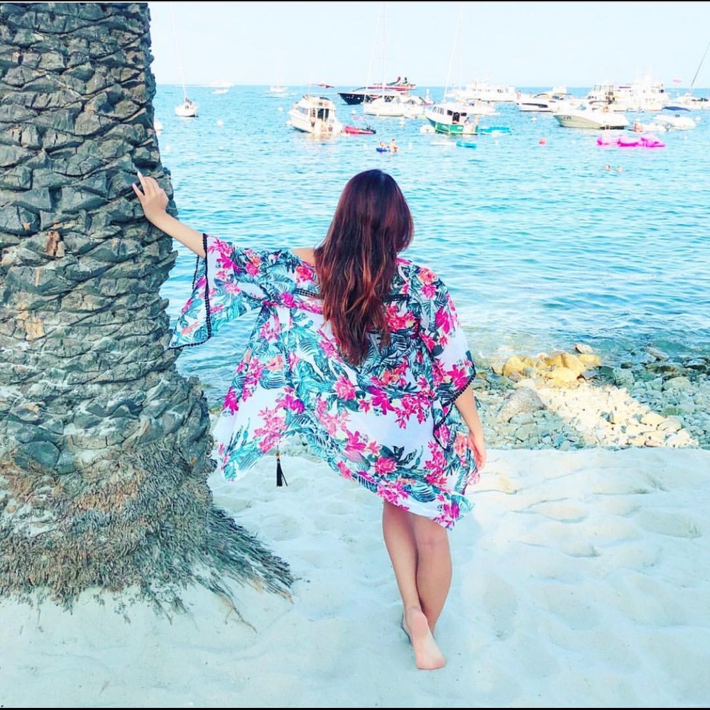 BCBGeneration New Horizons tropical kimono cover
